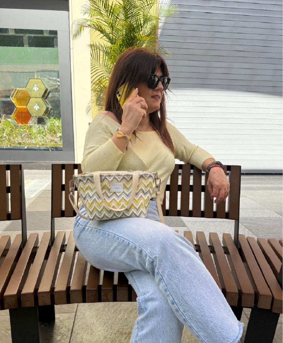 Bolso de mano y bandolera de calidad premium. Elegante y versátil. Color Beige, amarillo o claro. Bolso de mano y bandolera de calidad premium. Elegante y versátil. Color Beige, amarillo o claro.