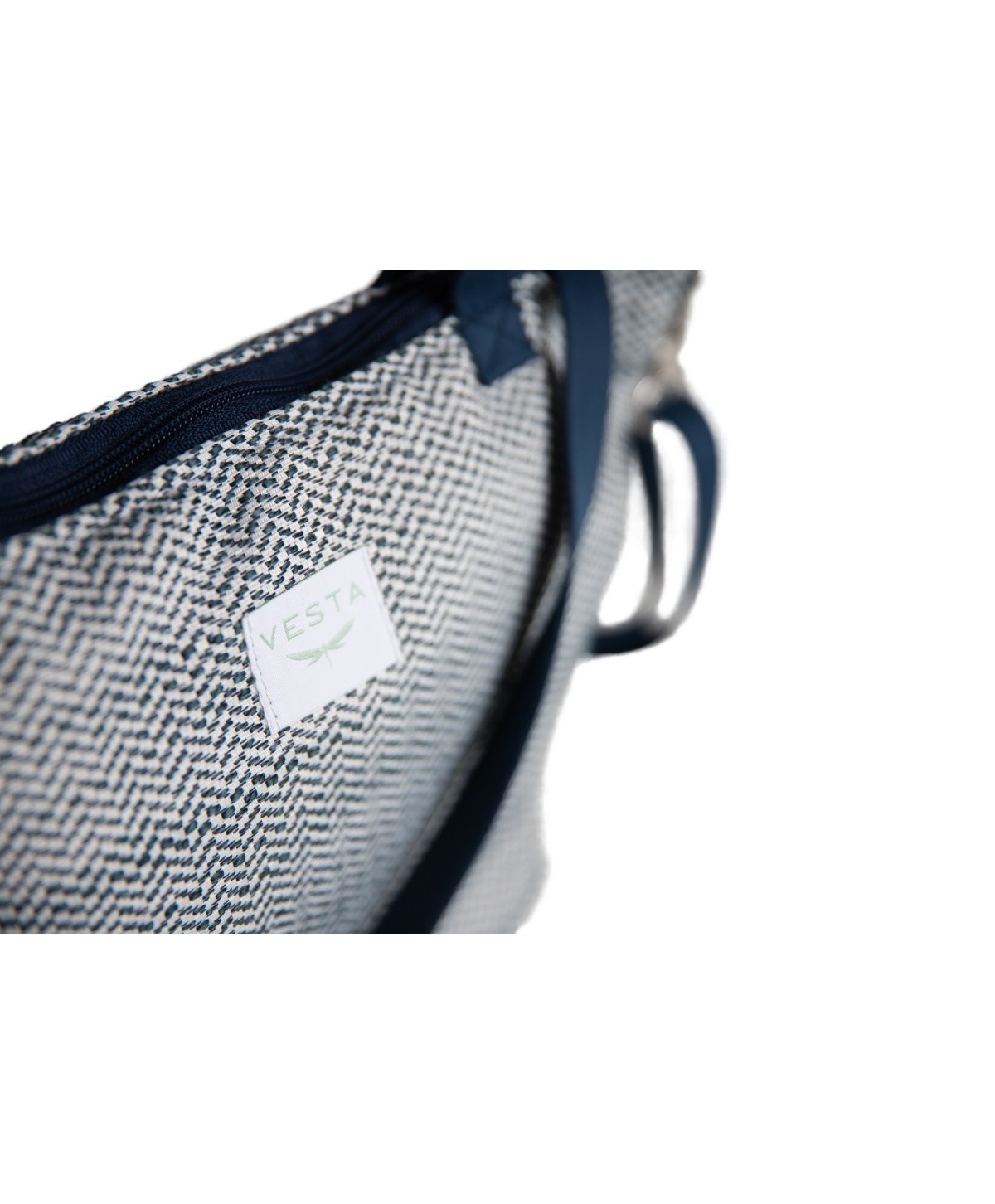 Bolso de mano y bandolera tamaño medio en color azul, azul marino. Diseño innovador Bolso de mano y bandolera tamaño medio en color azul, azul marino. Diseño innovador