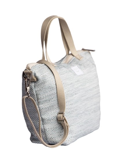 Bolso de mano y bandolera tamaño medio en color turquesa, claro. Diseño innovador