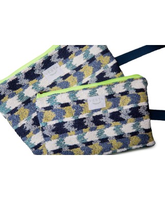 Cartera de mano elegante en tejido exclusivo. Color azul. Cremallera fluor. Calidad premium. Estilo y toque único