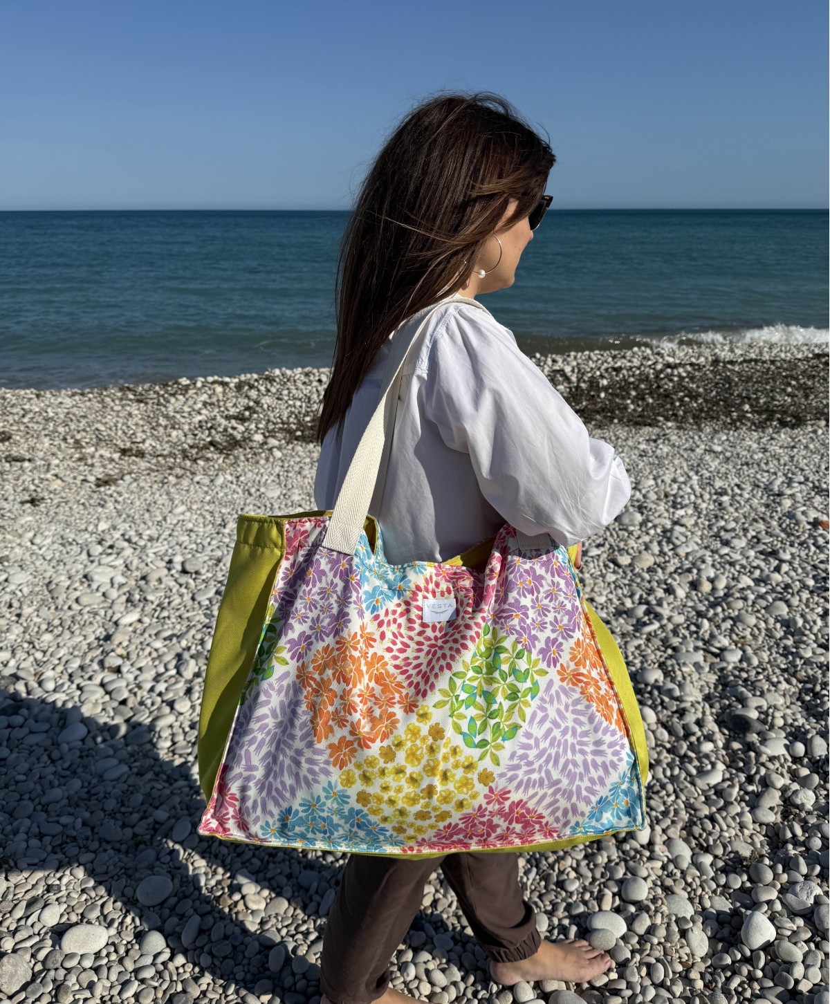 Bolso o Maxi bolsa de tela repelente al agua y gran capacidad. Color estampado de flores. Cremallera fluor Bolso o Maxi bolsa de tela repelente al agua y gran capacidad. Color estampado de flores. Cremallera fluor