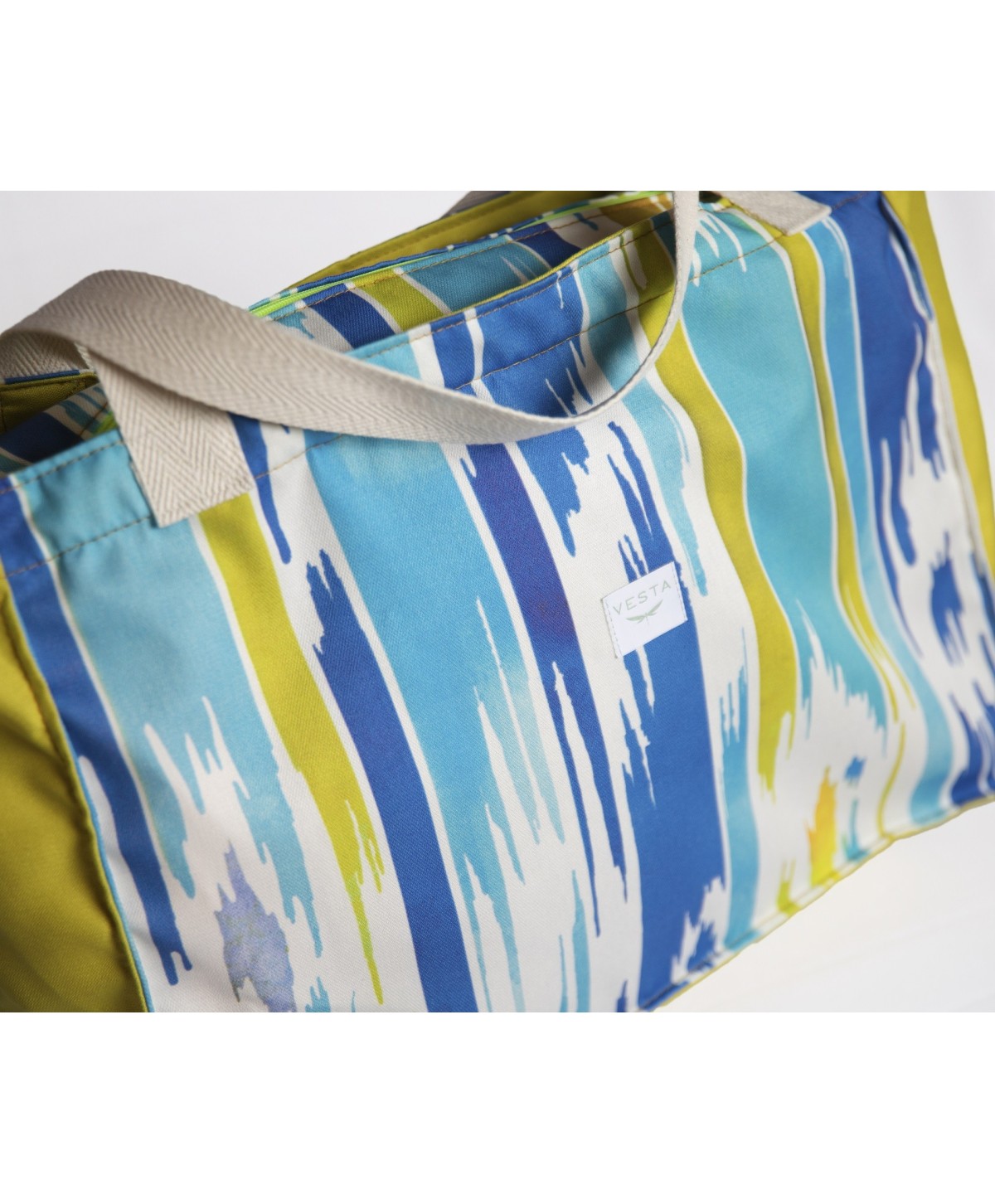 Bolso o Maxi bolsa de tela repelente al agua y gran capacidad. Color estampado. Cremallera fluor Bolso o Maxi bolsa de tela repelente al agua y gran capacidad. Color estampado. Cremallera fluor