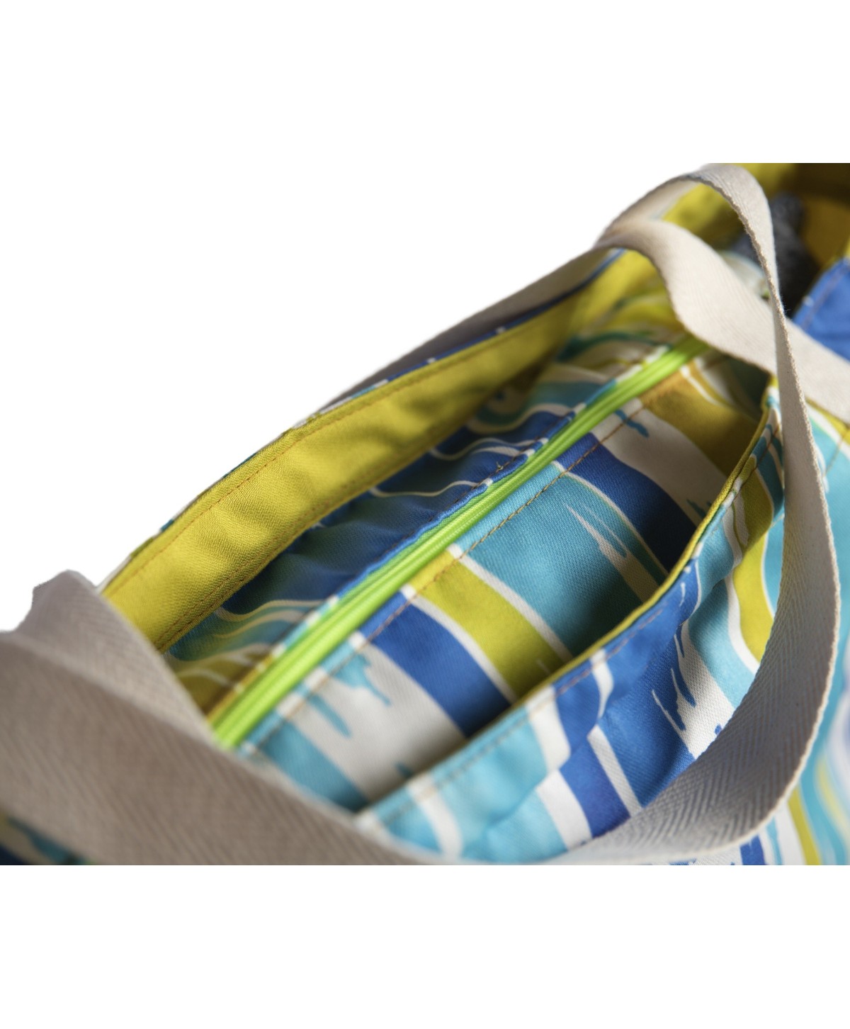 Bolso o Maxi bolsa de tela repelente al agua y gran capacidad. Color estampado. Cremallera fluor Bolso o Maxi bolsa de tela repelente al agua y gran capacidad. Color estampado. Cremallera fluor