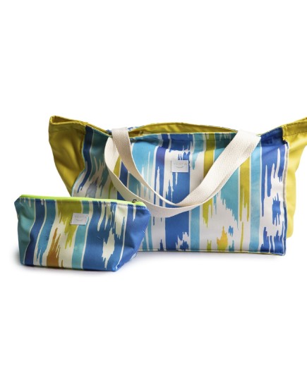 Bolso o Maxi bolsa de tela repelente al agua y gran capacidad. Neceser impermeable a juego. Color estampado. Cremallera fluor